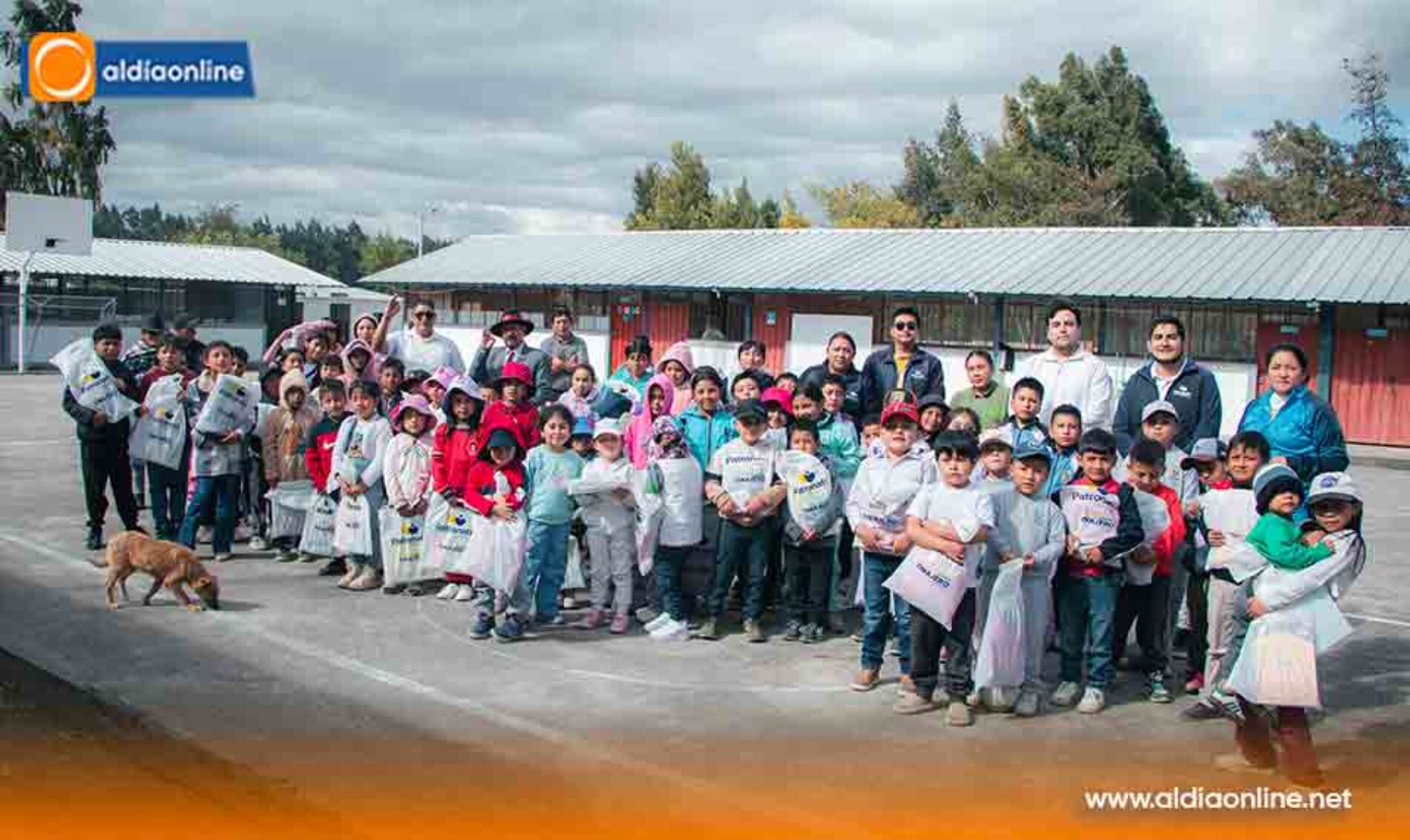 EL PATRONATO MUNICIPAL DE LATACUNGA ENTREGÓ MÁS DE 1.500 KITS ESCOLARES EN LAS 10 PARROQUIAS RURALES DEL CANTÓN