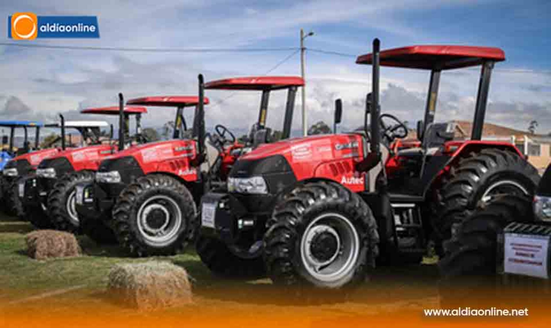 NOBOA ENTREGA TRACTORES, CAMIONETAS, TÍTULOS DE TIERRAS, CRÉDITOS PRODUCTIVOS Y RIEGO A PRODUCTORES DE LA SIERRA CENTRO