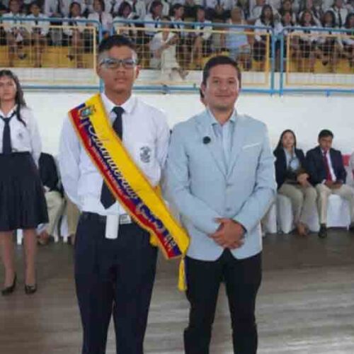 ZONA 3 FORTALECE EL CIVISMO ESTUDIANTIL CON EL JURAMENTO A LA BANDERA