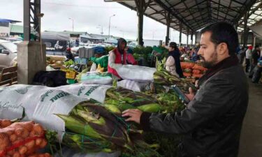GOBERNACIÓN DE COTOPAXI INTENSIFICA CONTROLES DE PRECIOS EN MERCADOS DE LA PROVINCIA