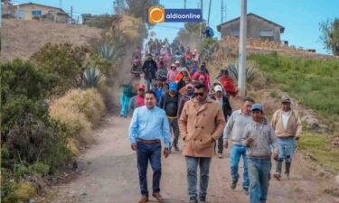 MUNICIPIO DE LATACUNGA ANUNCIÓ INICIO DE INTERVENCIÓN VIAL CON ADOQUINADO Y ENTREGÓ 10 COMPUTADORAS EN LAIPO GRANDE