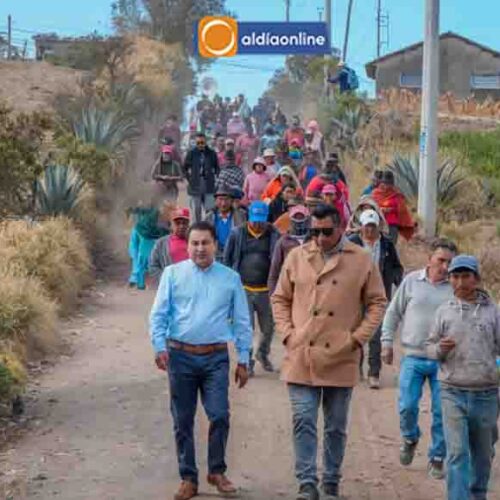 MUNICIPIO DE LATACUNGA ANUNCIÓ INICIO DE INTERVENCIÓN VIAL CON ADOQUINADO Y ENTREGÓ 10 COMPUTADORAS EN LAIPO GRANDE