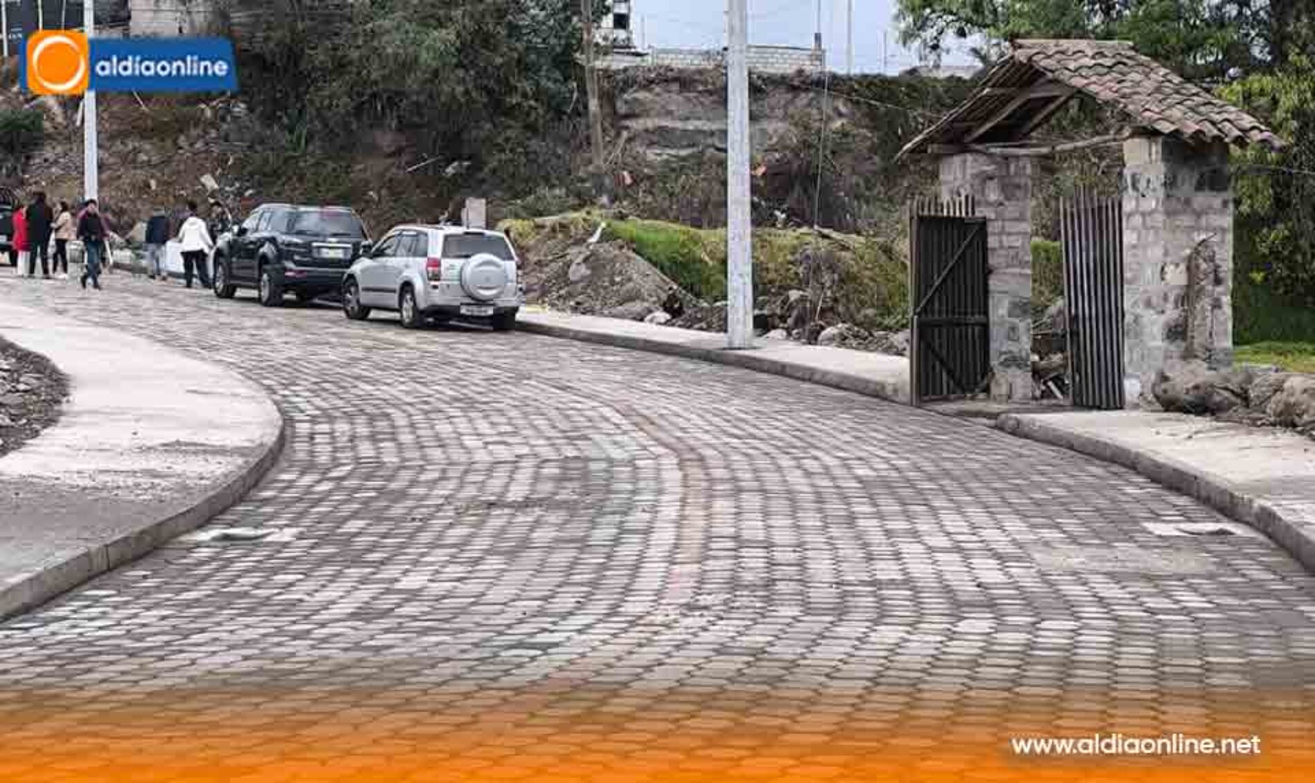 GAD MUNICIPAL DE SALCEDO ENTREGA EL ADOQUINADO DE LA CALLE ELOY YEROVI