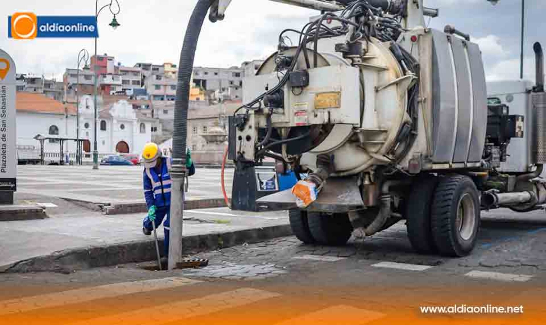 LATACUNGA REFUERZA LA LIMPIEZA DE ALCANTARILLAS PARA PREVENIR INUNDACIONES