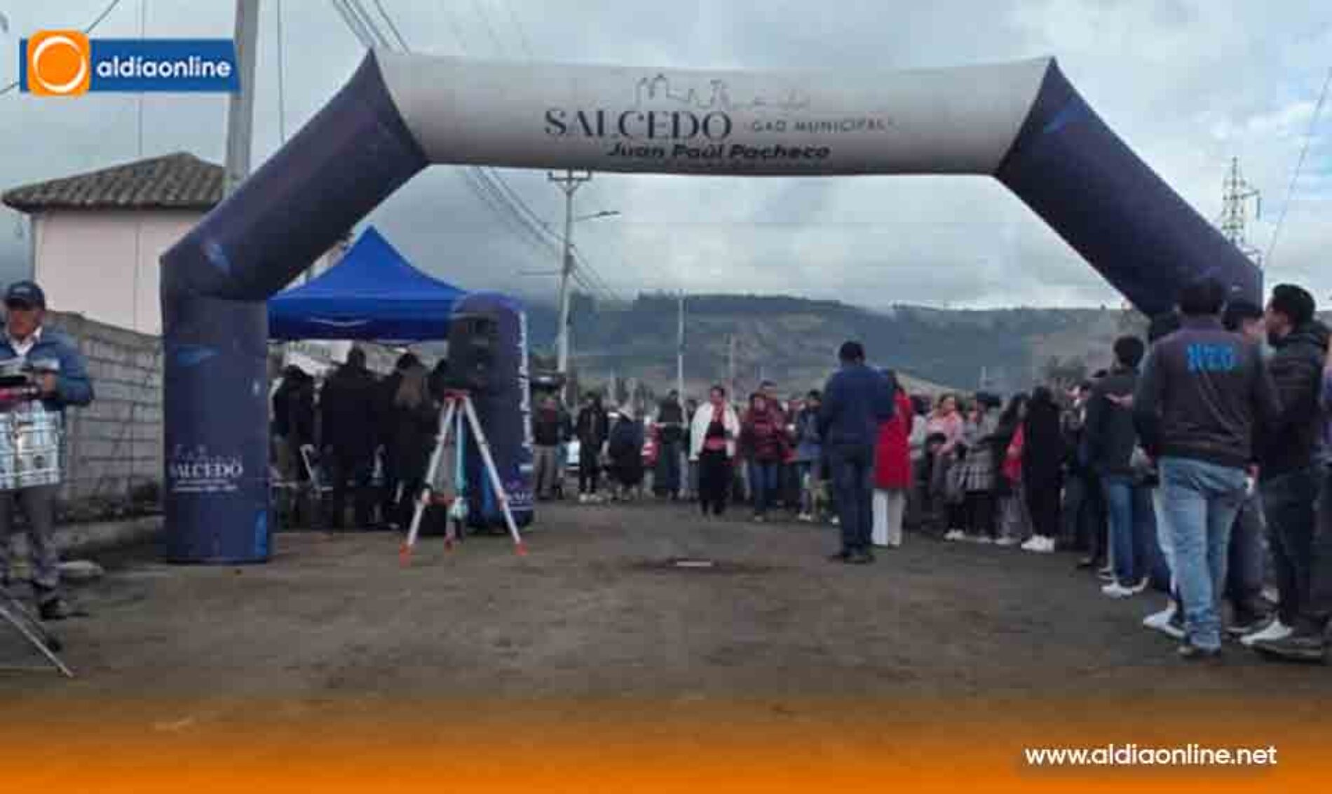 SALCEDO INICIA ADOQUINADO DE LA VÍA SAN ISIDRO TRAS AÑOS DE ESPERA