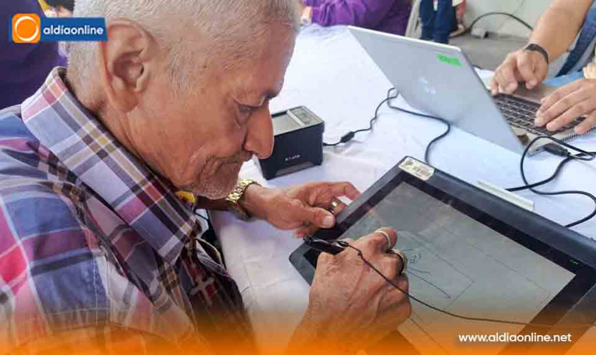 MÁS DE 500.000 ADULTOS MAYORES HAN RECIBIDO EL SERVICIO DE CÉDULAS Y PASAPORTES EN EL REGISTRO CIVIL