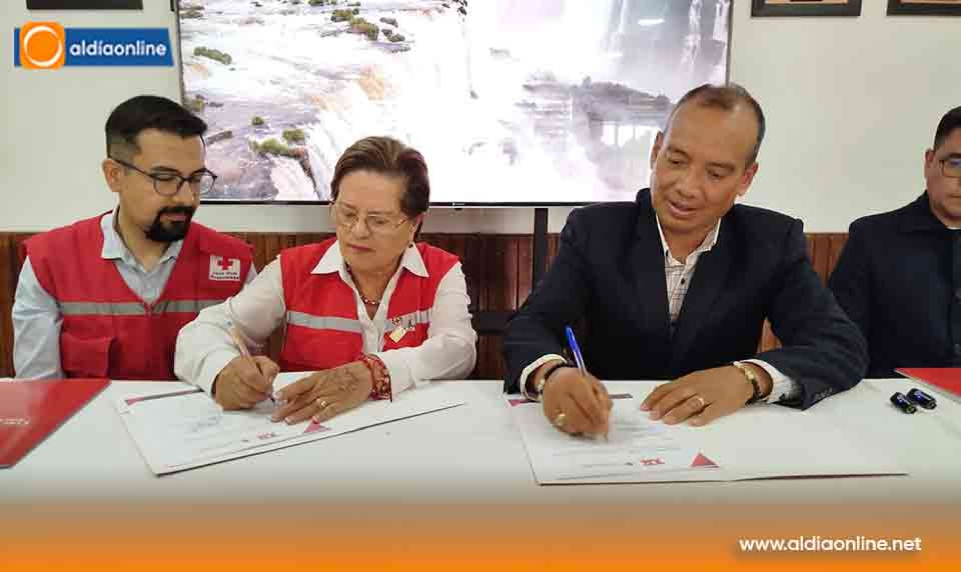 CRUZ ROJA COTOPAXI REALIZÓ LA FIRMA DE CONVENIOS DE COOPERACIÓN INTERINSTITUCIONAL