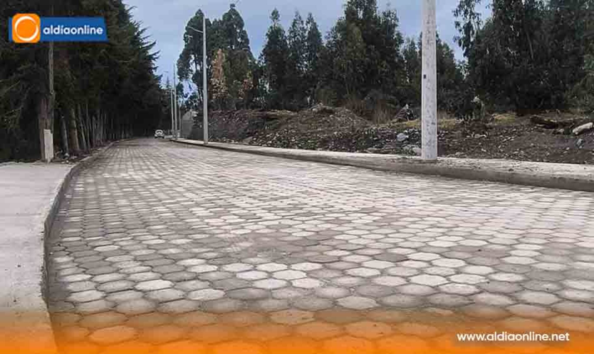 GAD MUNICIPAL DE SALCEDO ENTREGA EL ADOQUINADO DE LA CALLE ELOY YEROVI