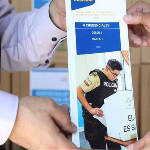 CNE ENTREGÓ CREDENCIALES PARA EL VOTO FACULTATIVO DE POLICÍA NACIONAL Y FUERZAS ARMADAS
