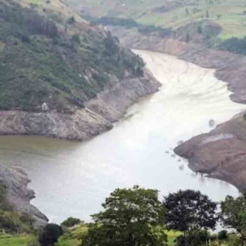 CAUDAL DE MAZAR CAE A MENOS DE 15 M³/S EN MEDIO DE CORTES DE LUZ EN ECUADOR