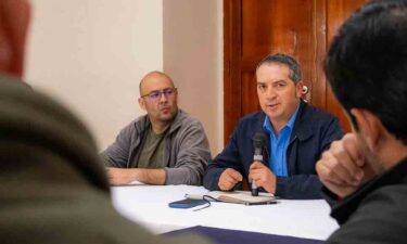 GOBERNADOR DE COTOPAXI DIALOGA CON EL SECTOR PRODUCTIVO SOBRE LA DESCONEXIÓN ELÉCTRICA VOLUNTARIA
