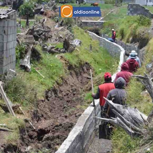 GAD. P BELISARIO  QUEVEDO  IMPULSA EL REVESTIMIENTO DEL  CANAL OCCIDENTAL PARA  FORTALECER EL RIEGO (Video)